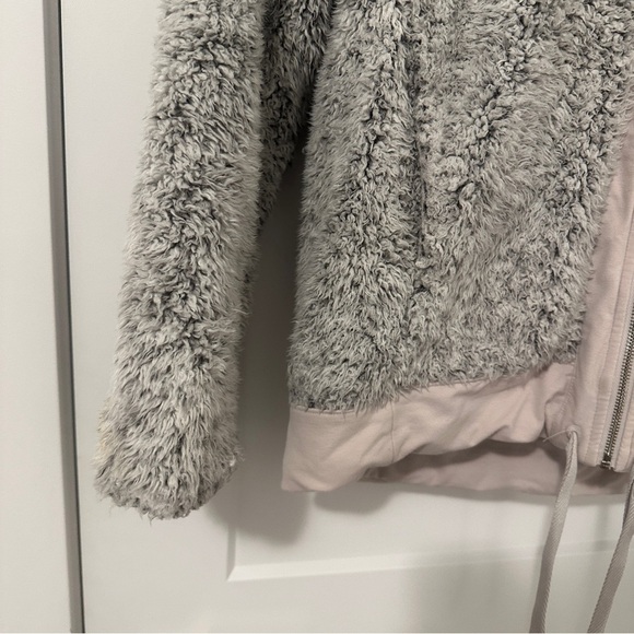 Lululemon Warmth Restore Sherpa Full Zip Jacket Hoodie Reversible Size Small - Picture 4 of 16